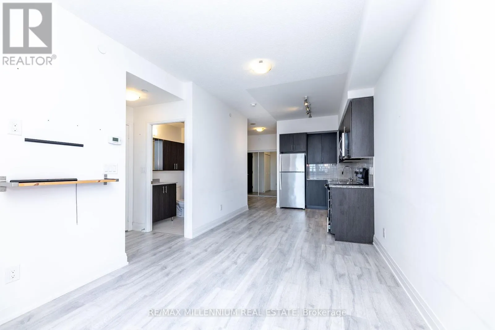 1401 - 3700 HIGHWAY 7 ROAD