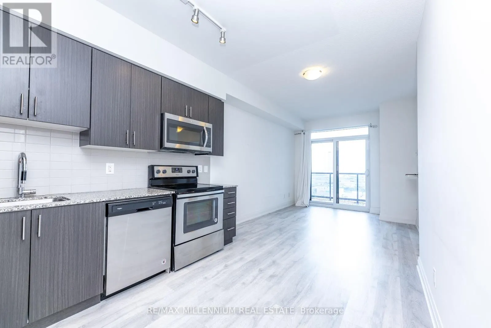 1401 - 3700 HIGHWAY 7 ROAD