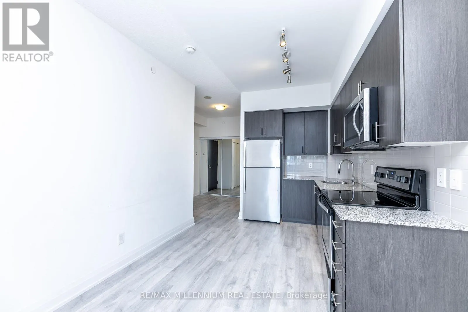 1401 - 3700 HIGHWAY 7 ROAD