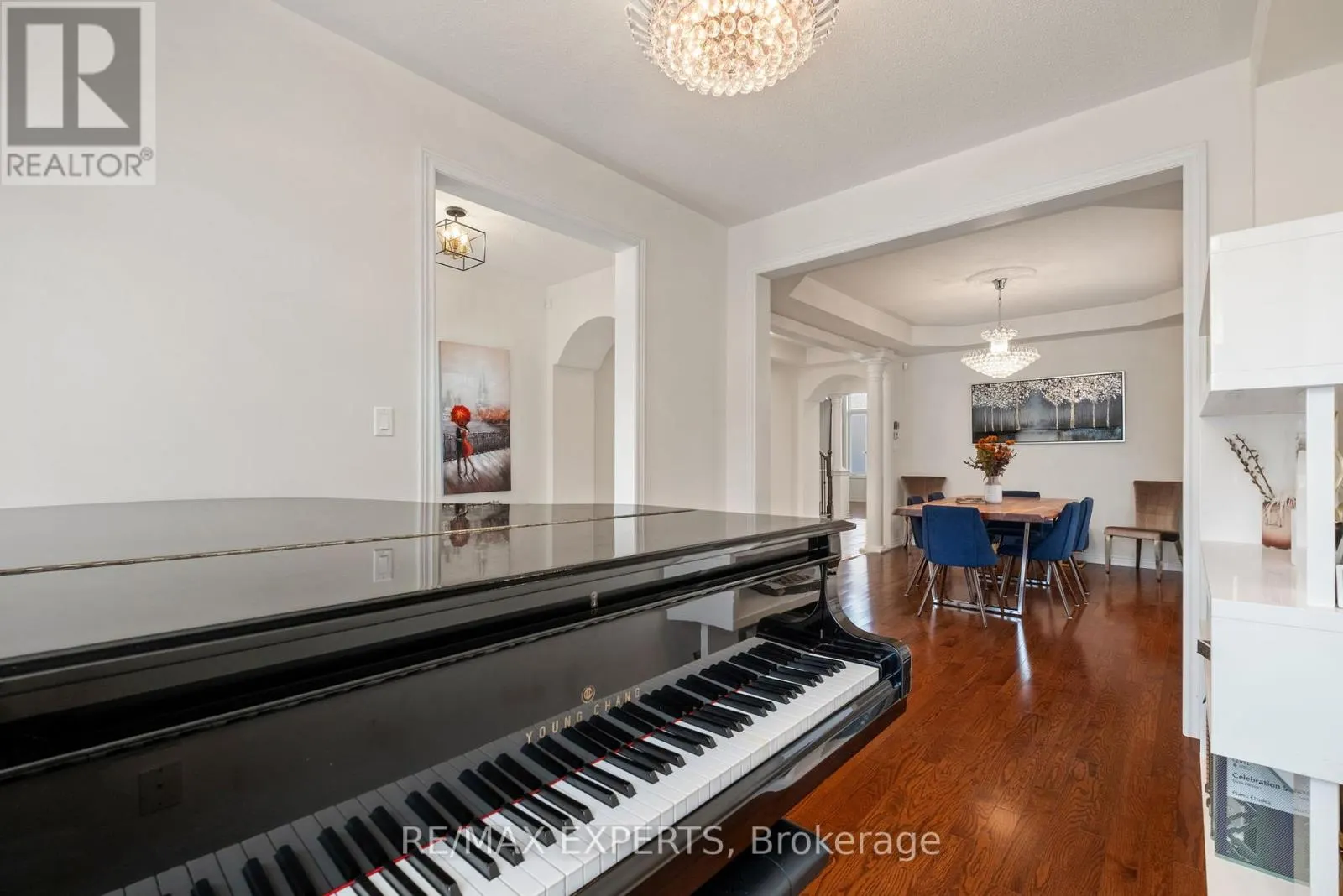 40 HERON HOLLOW AVENUE