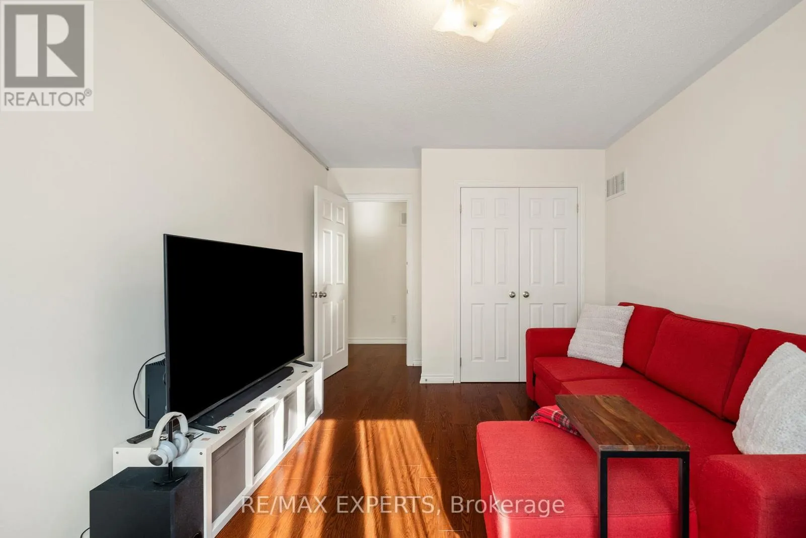 40 HERON HOLLOW AVENUE