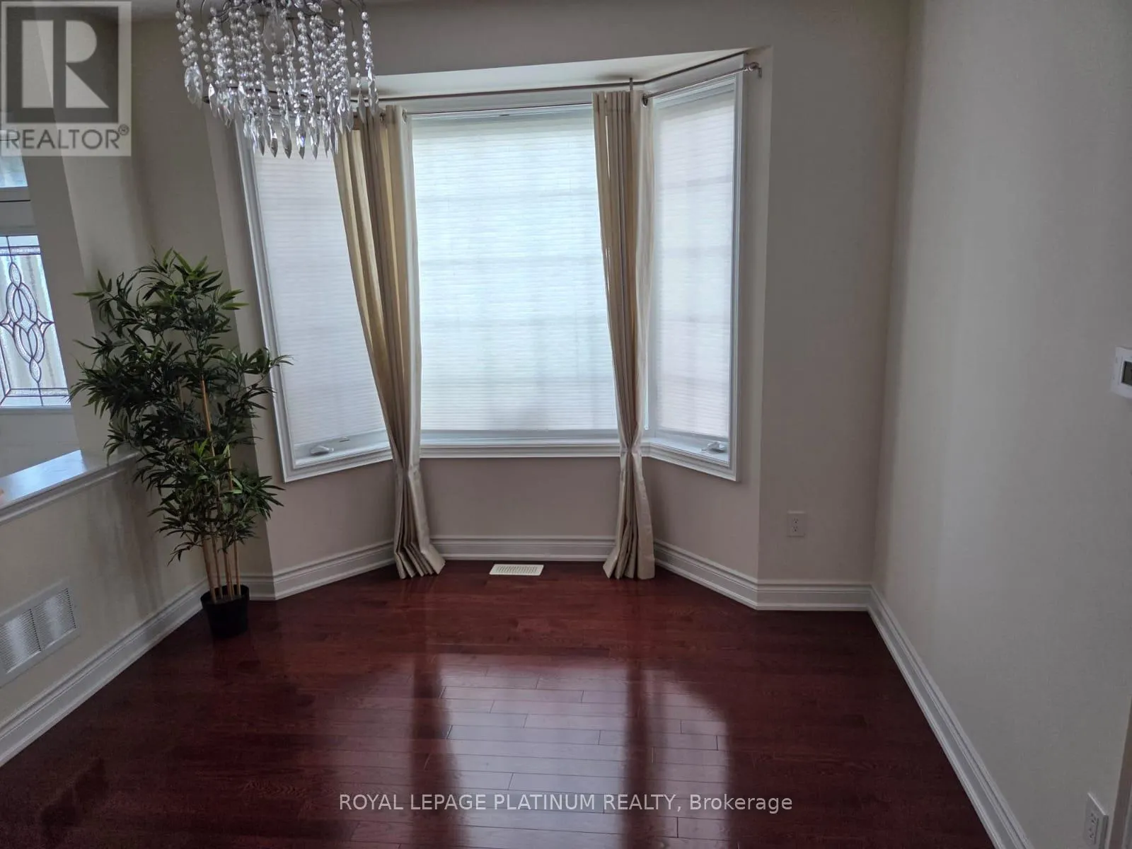 2 PELEE AVENUE