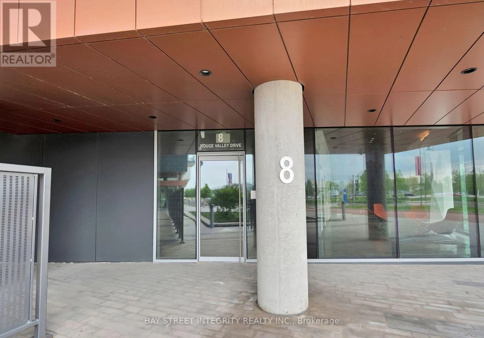 906B - 8 ROUGH VALLEY DRIVE W