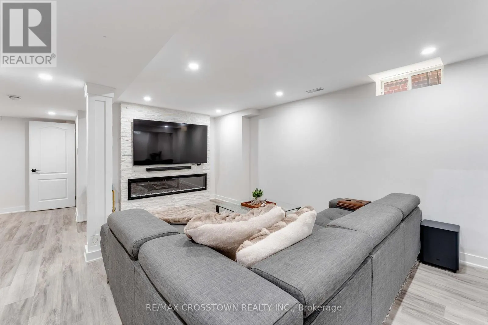 2199 DAWSON CRESCENT