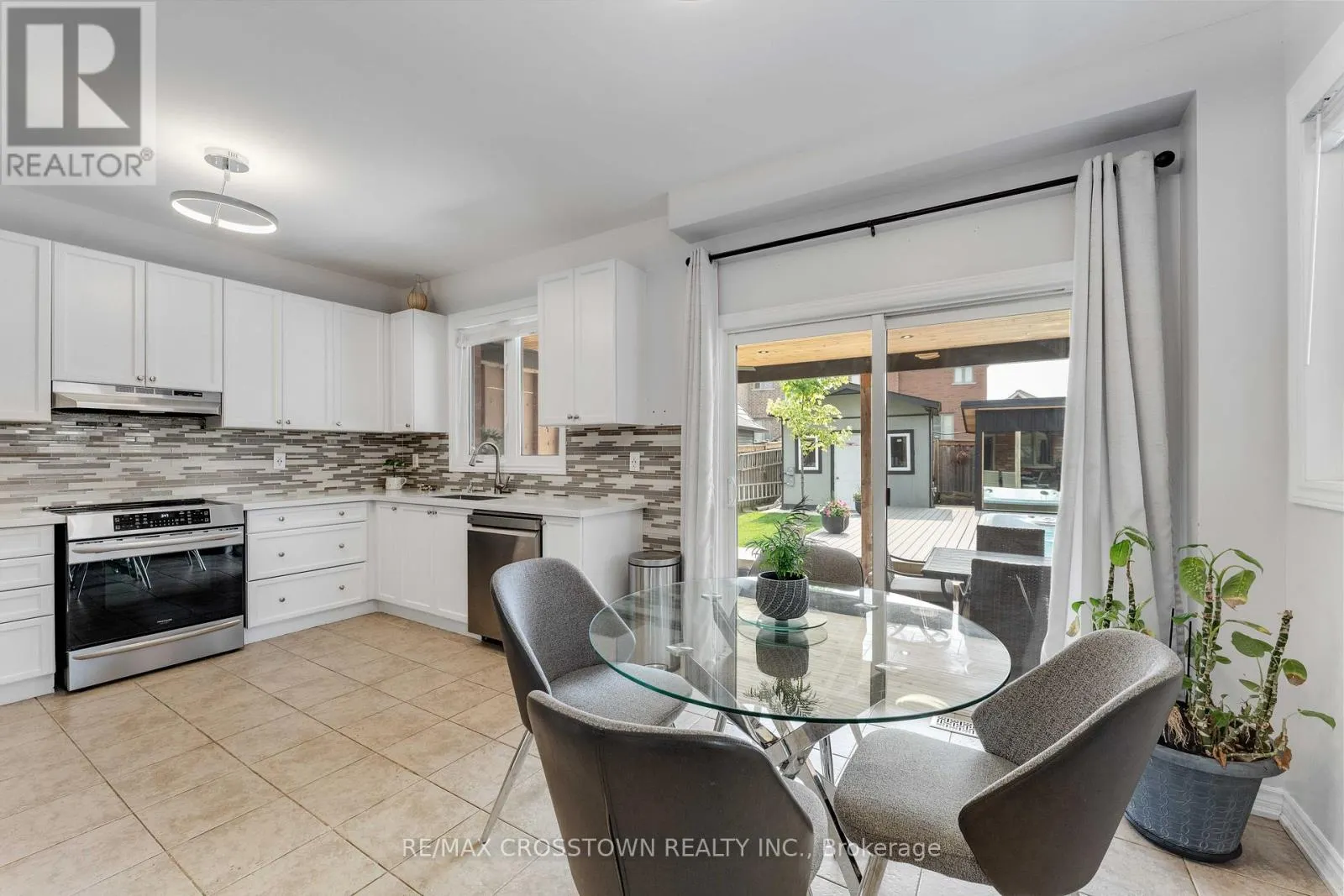 2199 DAWSON CRESCENT