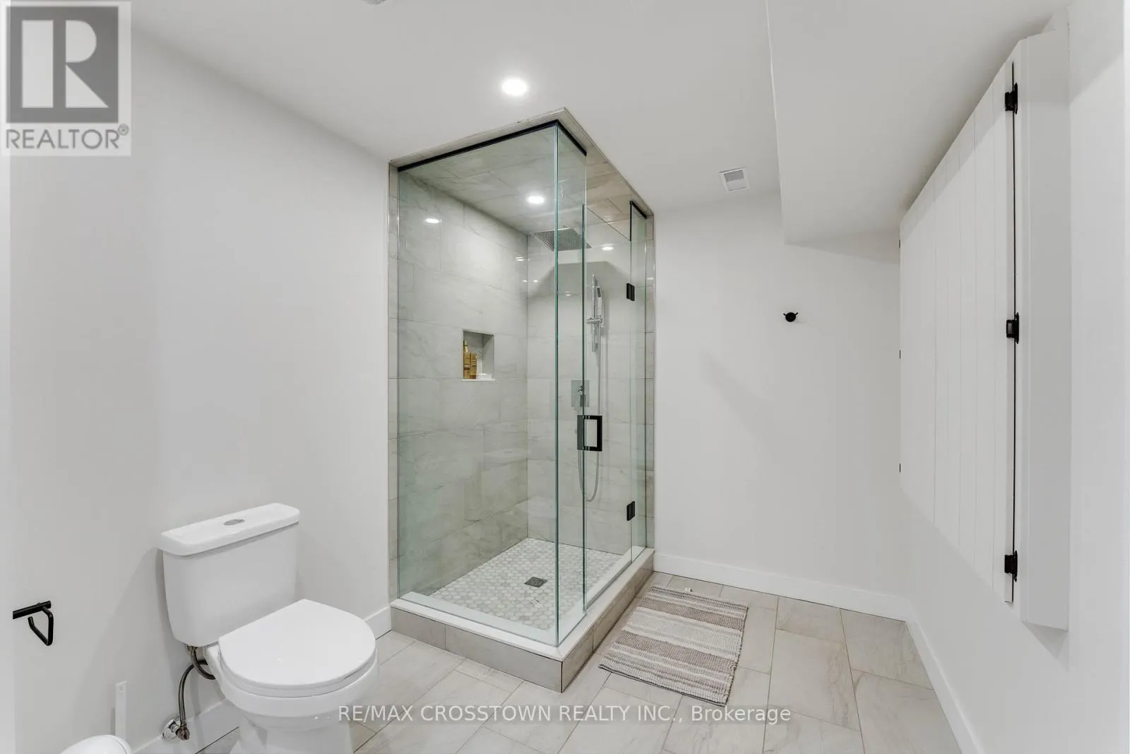2199 DAWSON CRESCENT