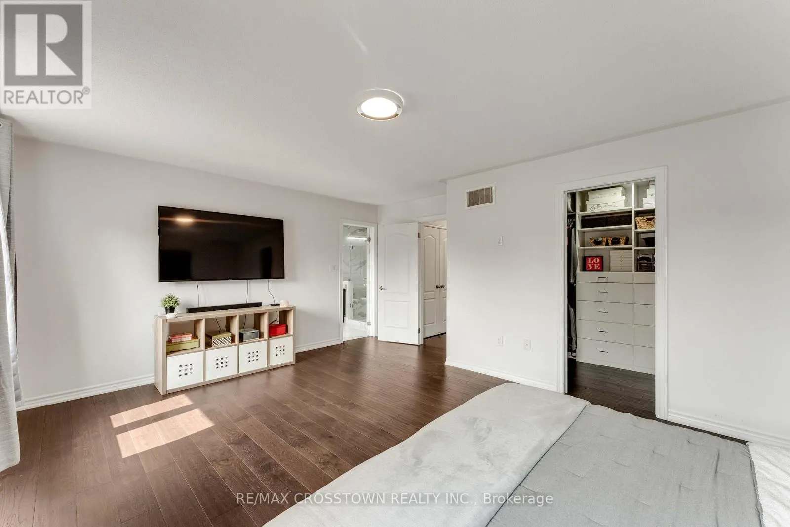 2199 DAWSON CRESCENT