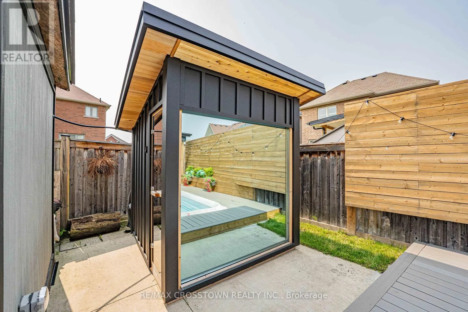 2199 DAWSON CRESCENT