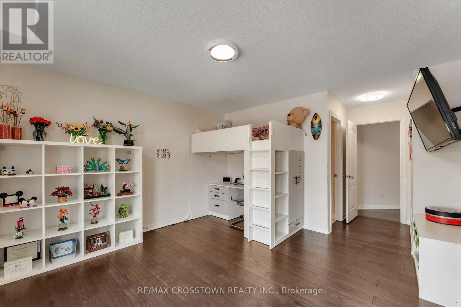 2199 DAWSON CRESCENT