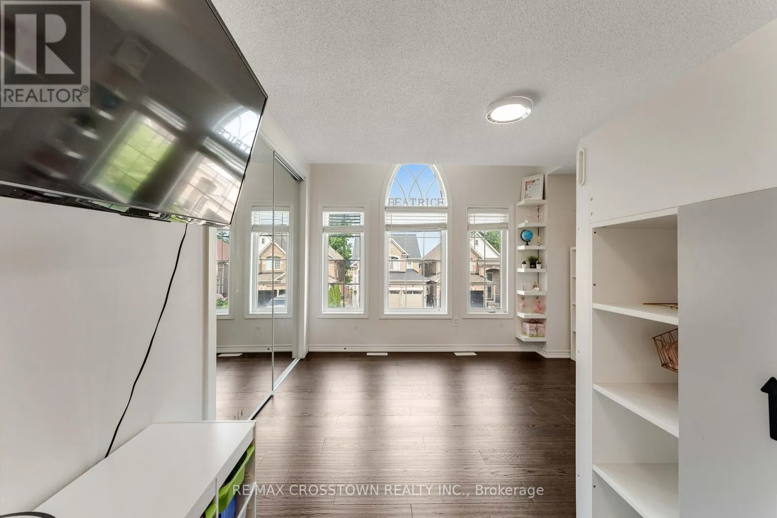 2199 DAWSON CRESCENT