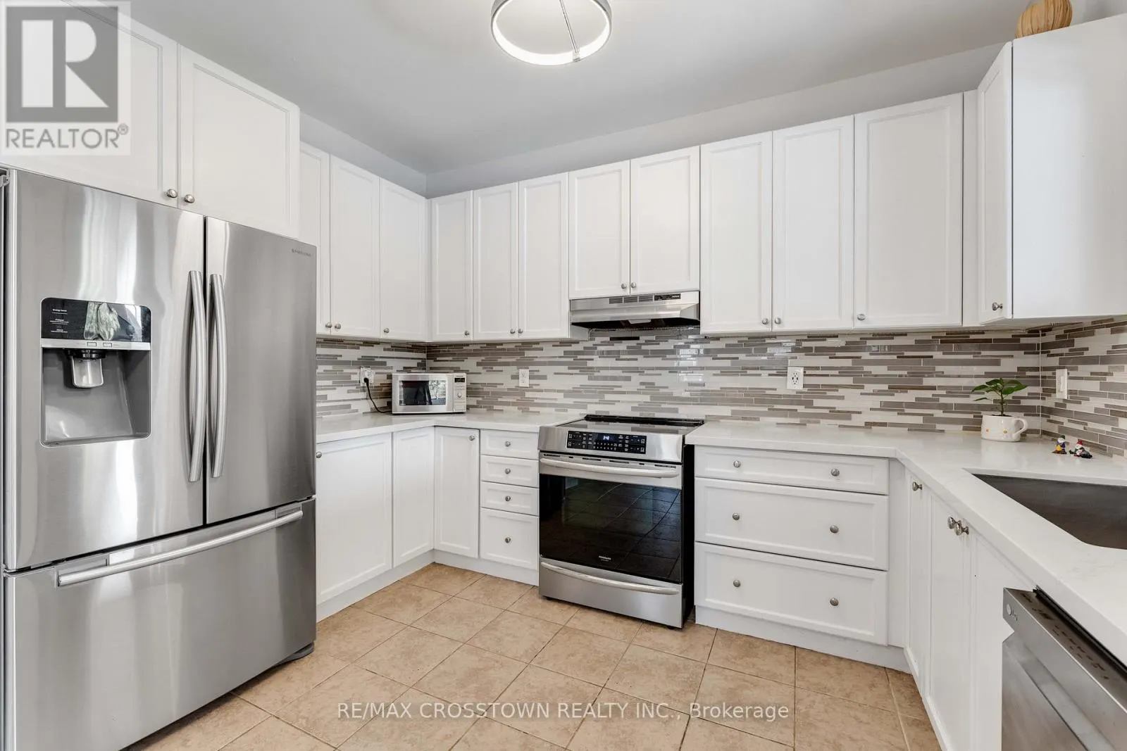 2199 DAWSON CRESCENT