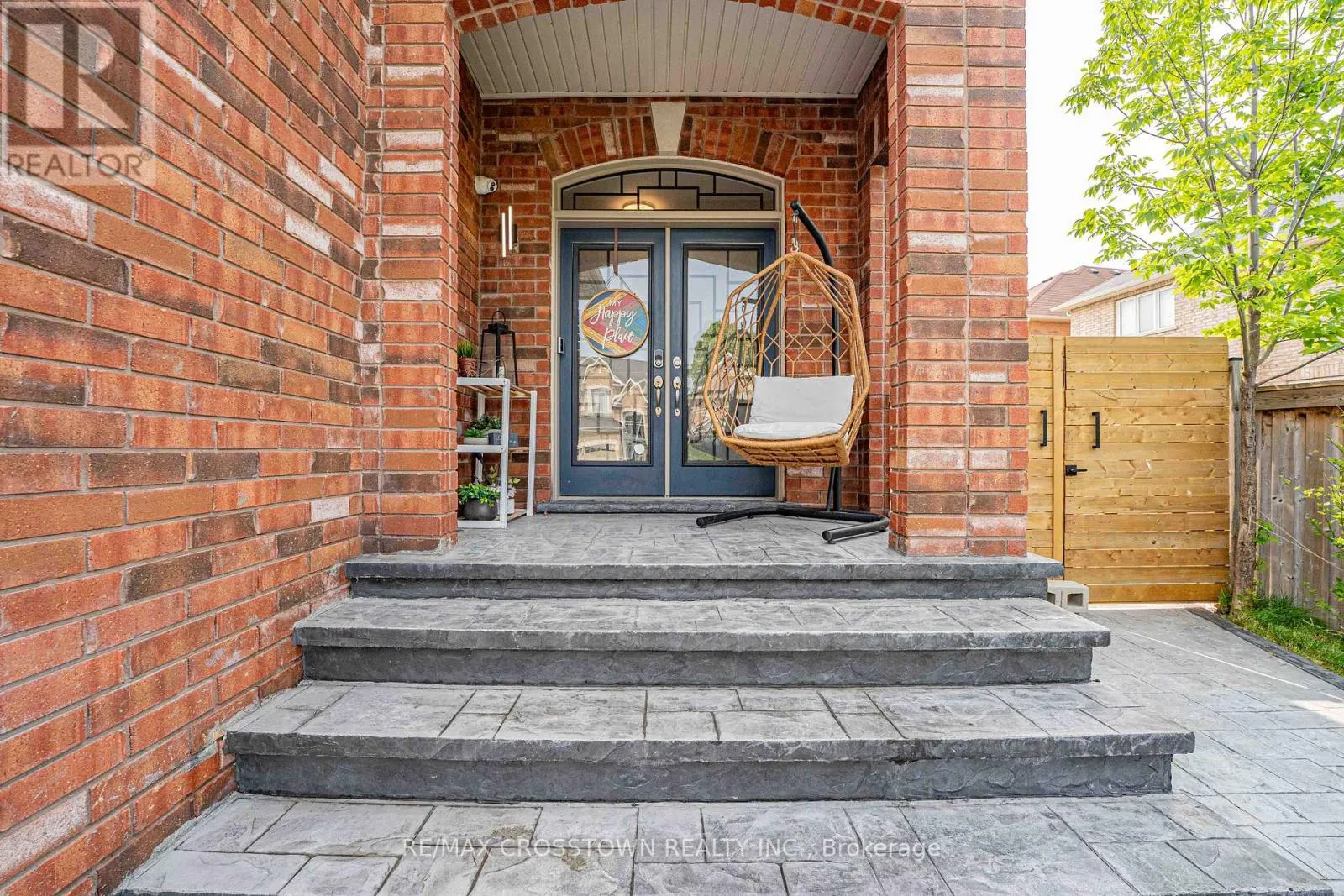 2199 DAWSON CRESCENT