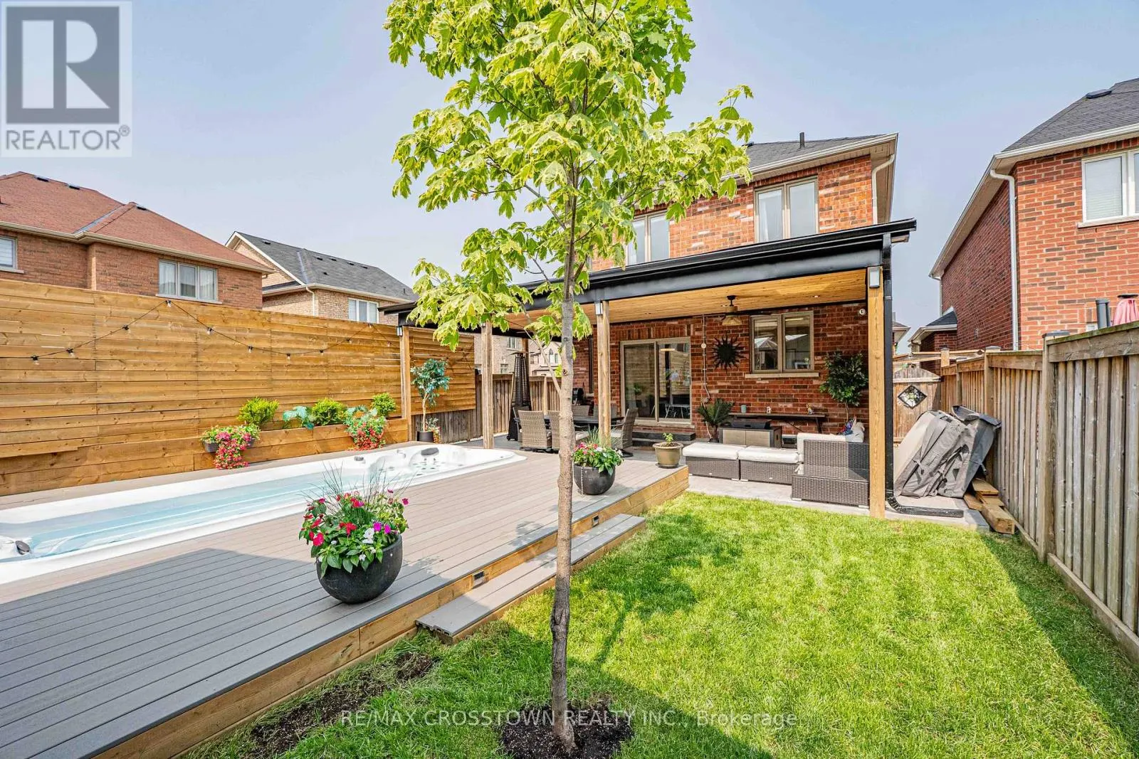 2199 DAWSON CRESCENT