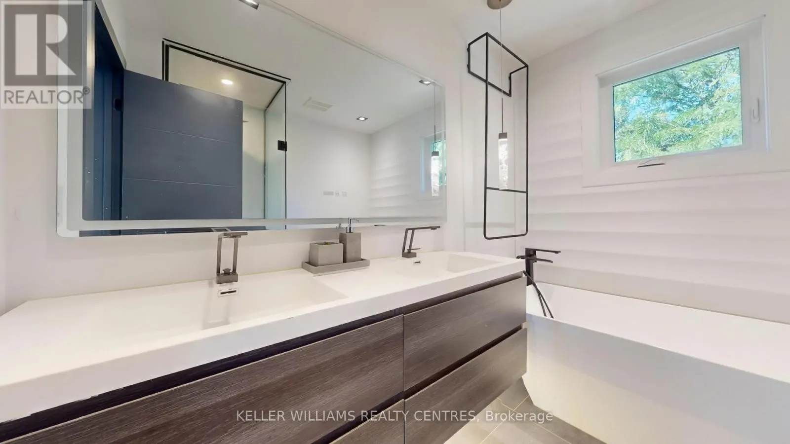 280 KENNEDY STREET W