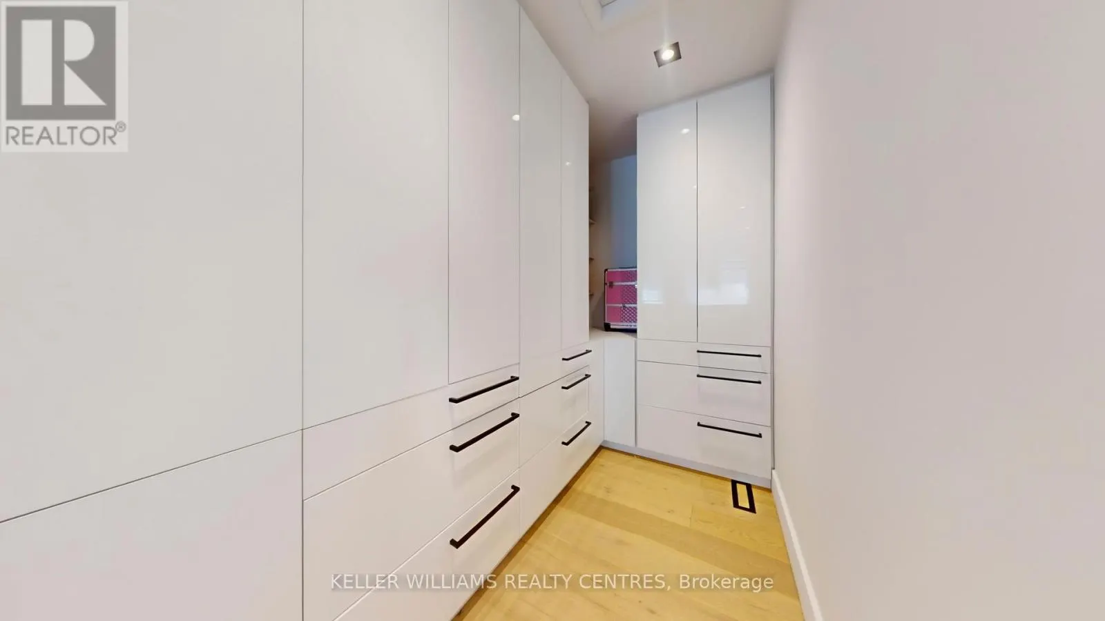 280 KENNEDY STREET W