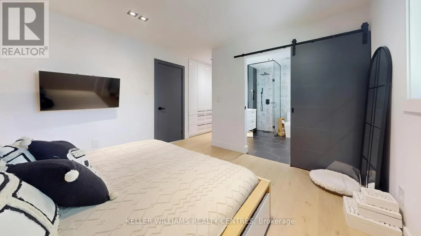 280 KENNEDY STREET W