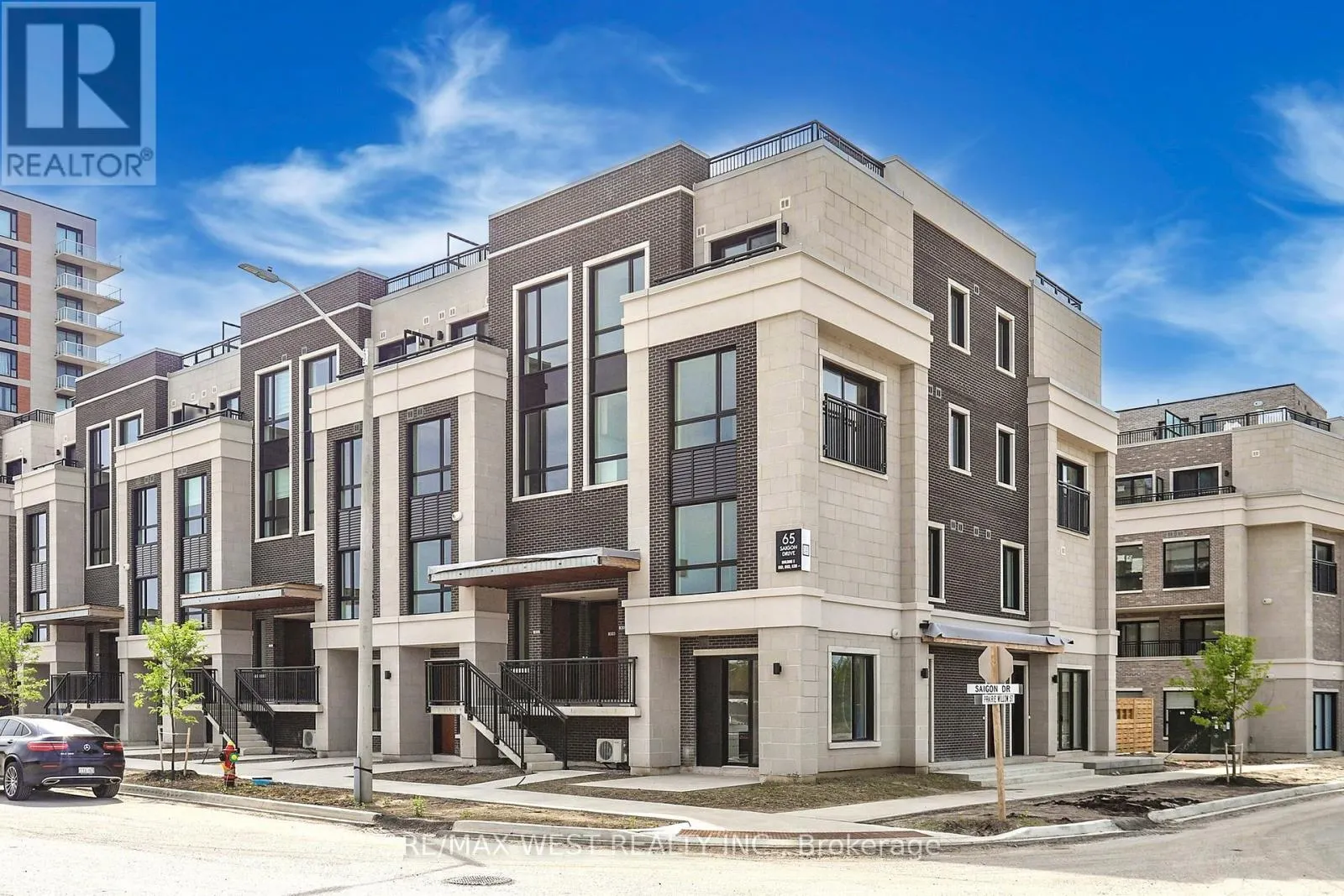 B301 - 65 SAIGON DRIVE N