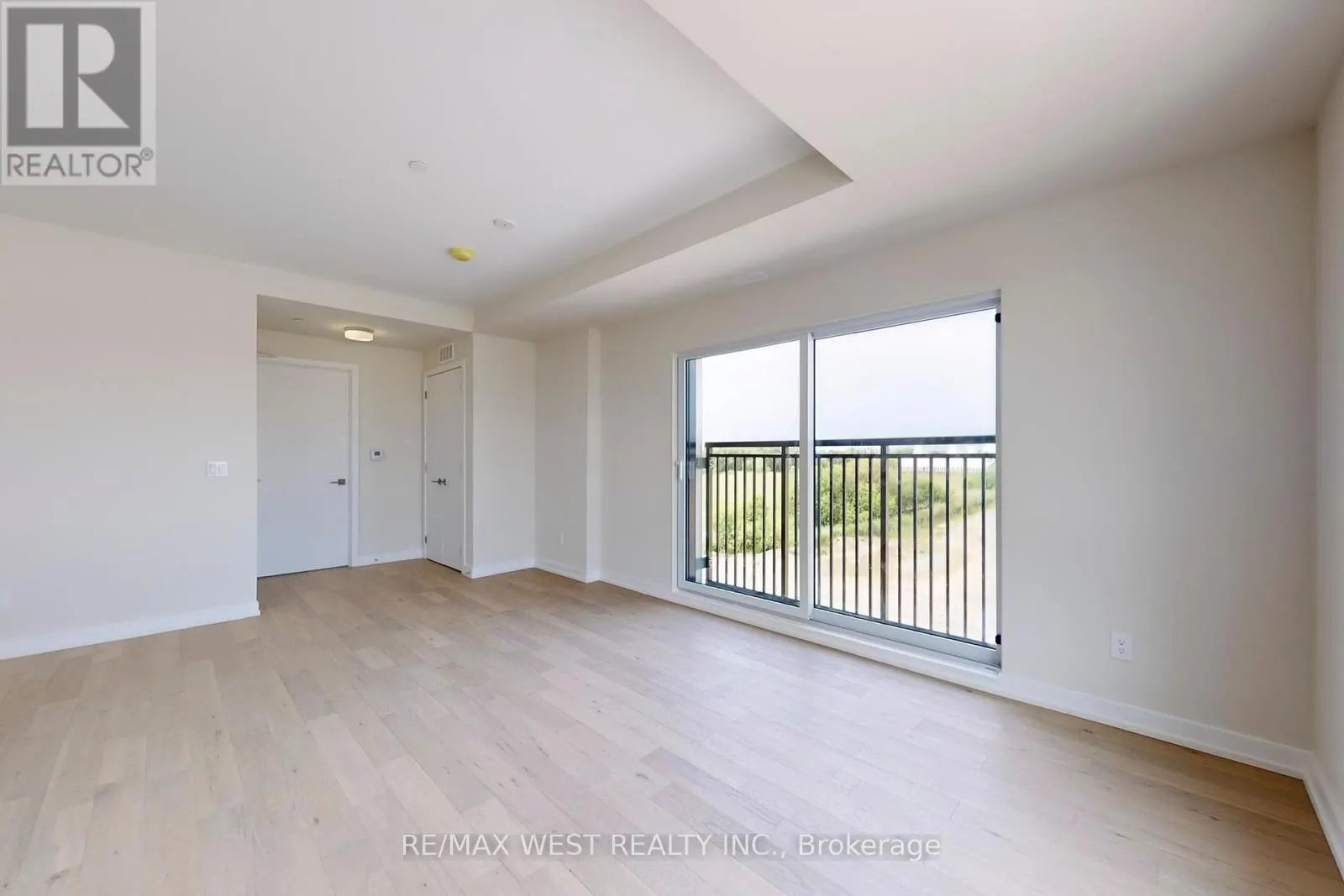 B301 - 65 SAIGON DRIVE N