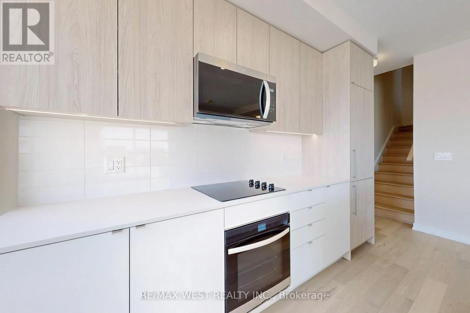 B301 - 65 SAIGON DRIVE N