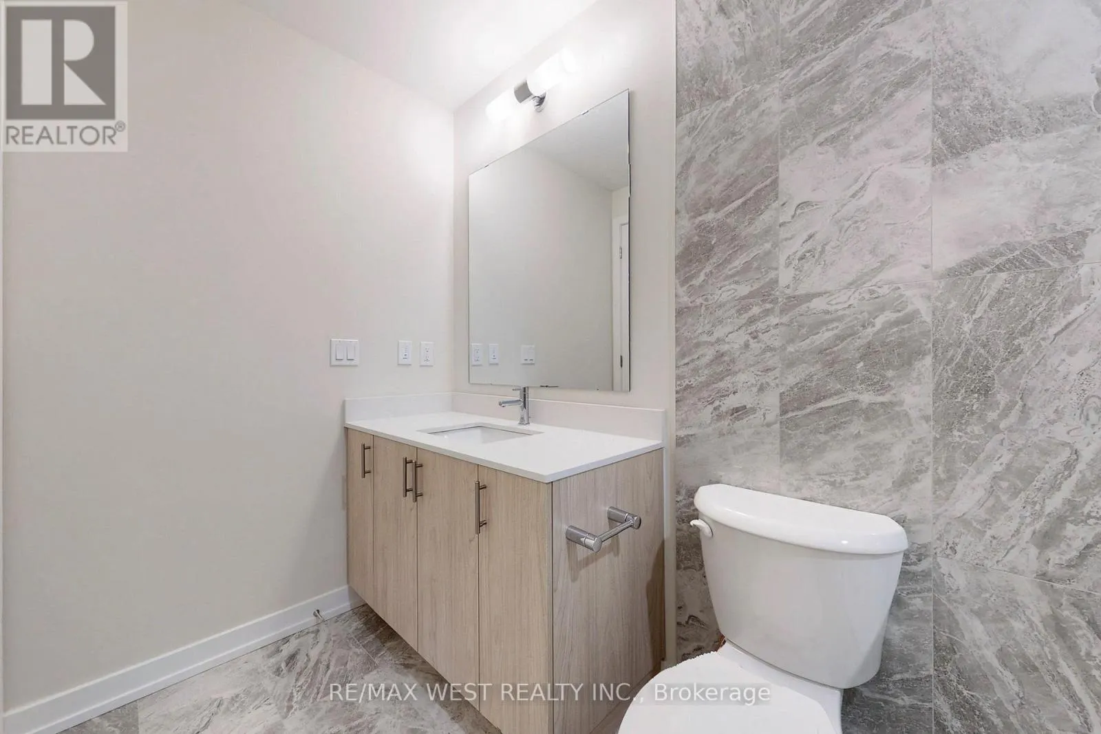 B301 - 65 SAIGON DRIVE N