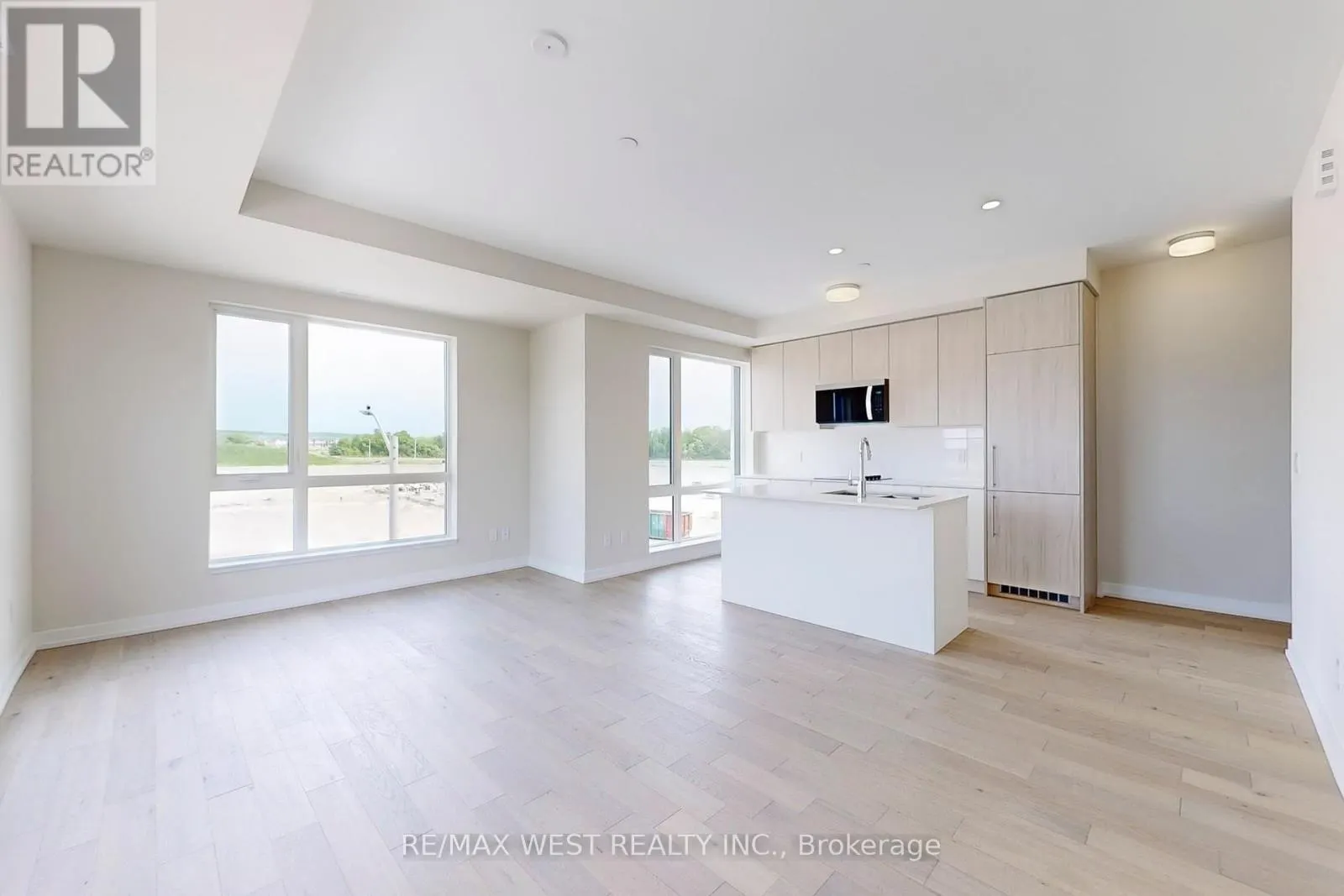 B301 - 65 SAIGON DRIVE N