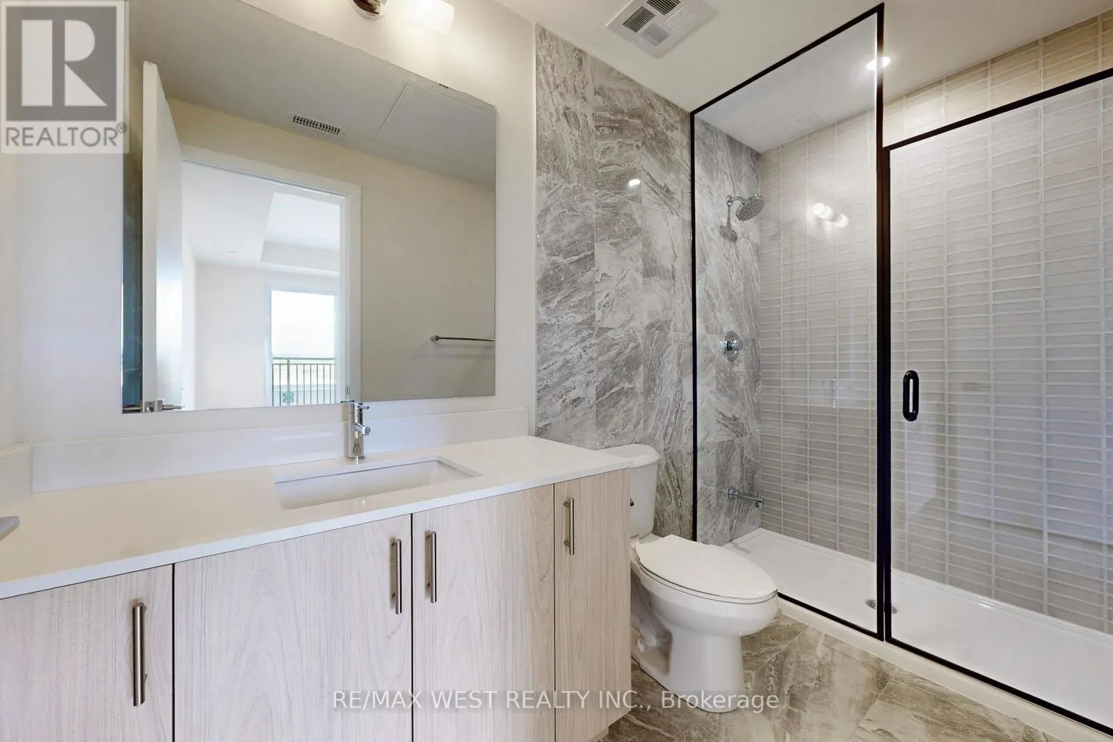 B301 - 65 SAIGON DRIVE N