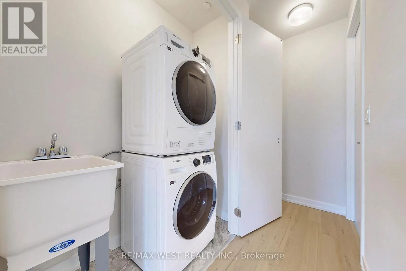 B301 - 65 SAIGON DRIVE N
