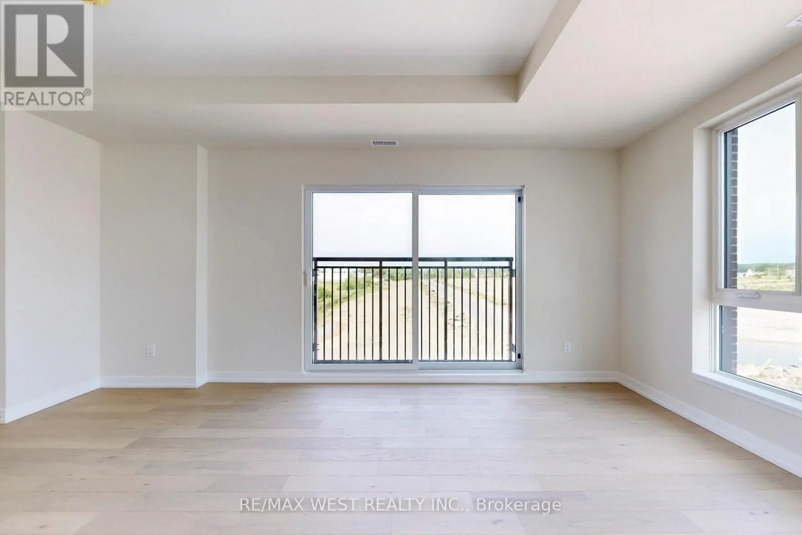 B301 - 65 SAIGON DRIVE N