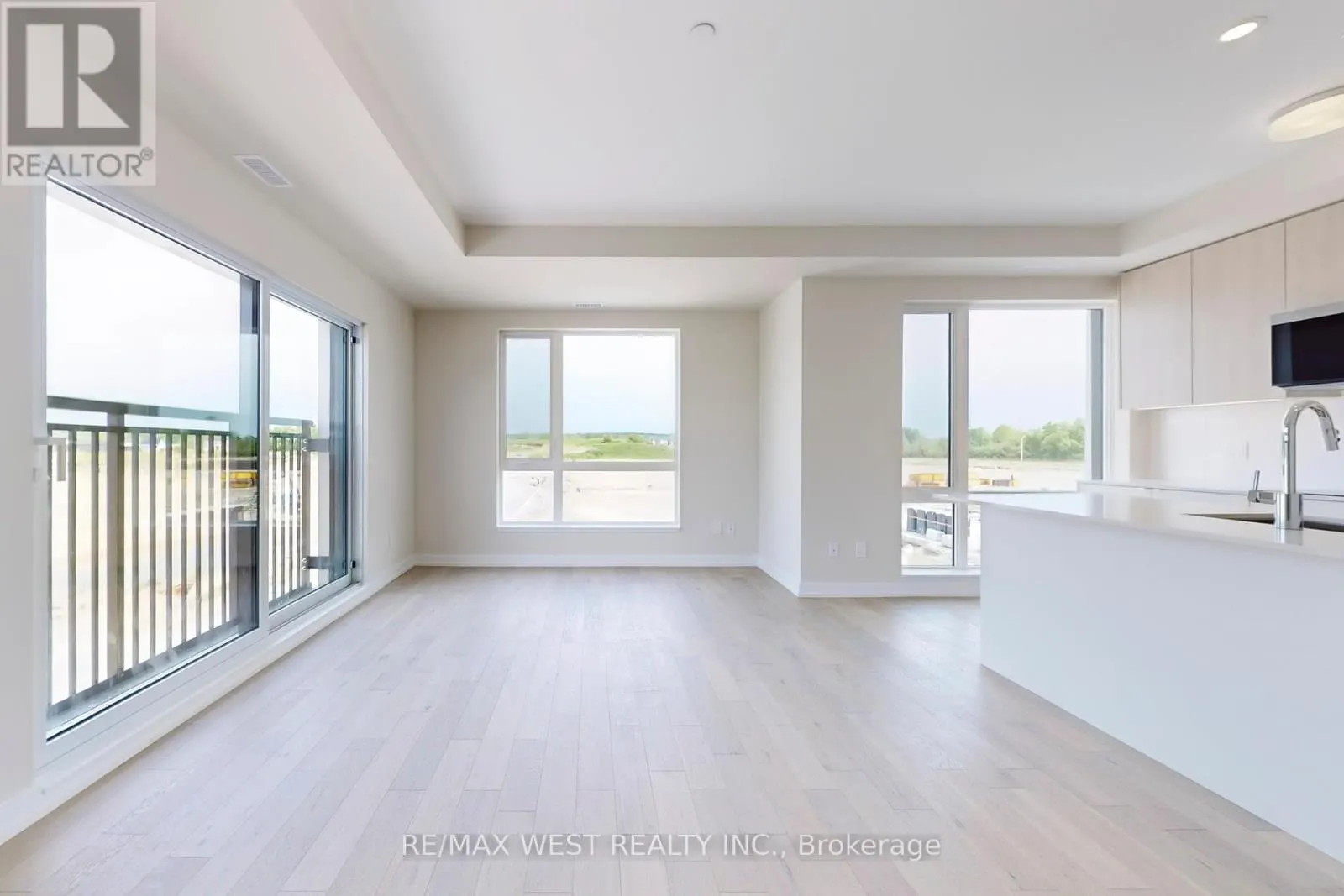 B301 - 65 SAIGON DRIVE N