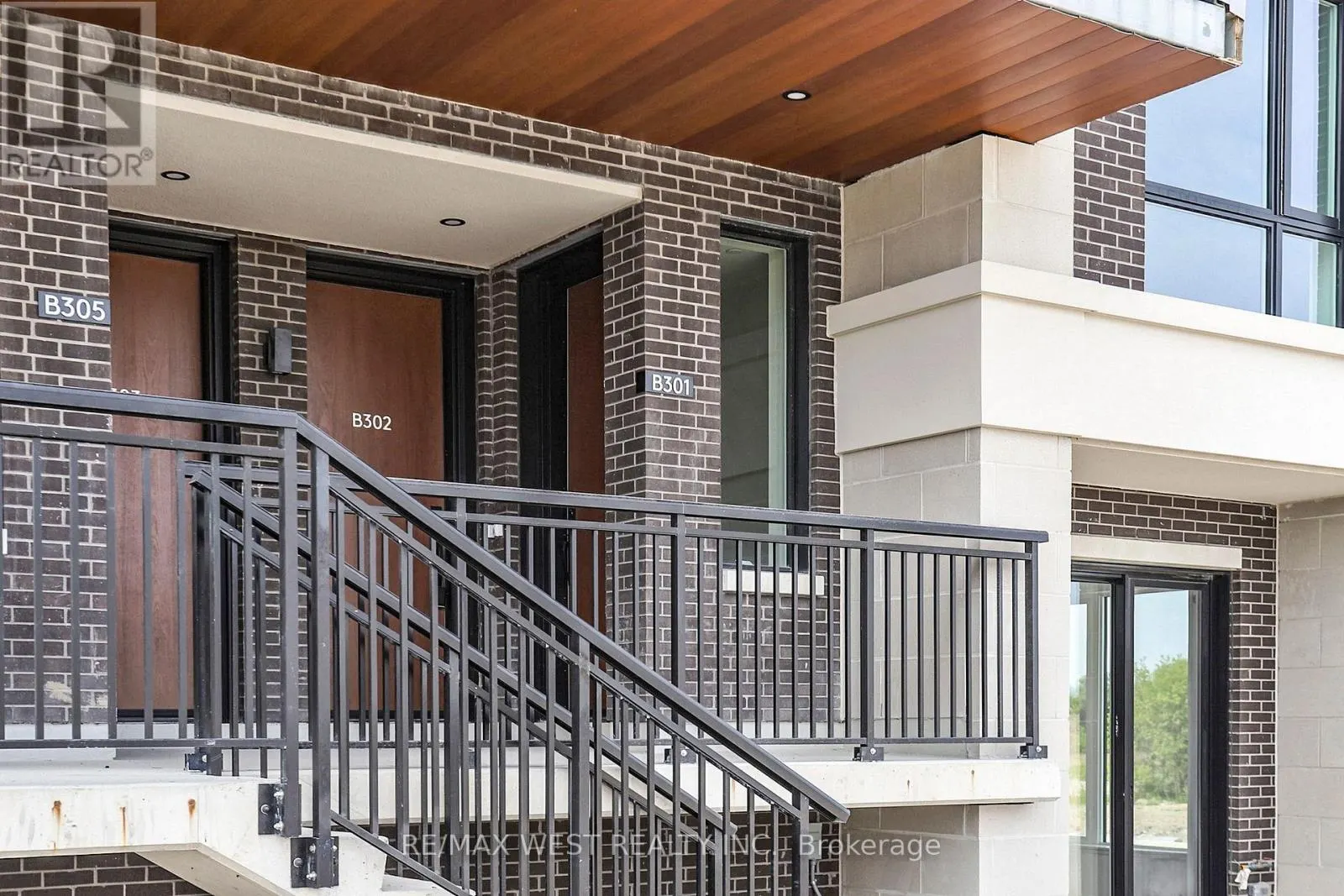 B301 - 65 SAIGON DRIVE N