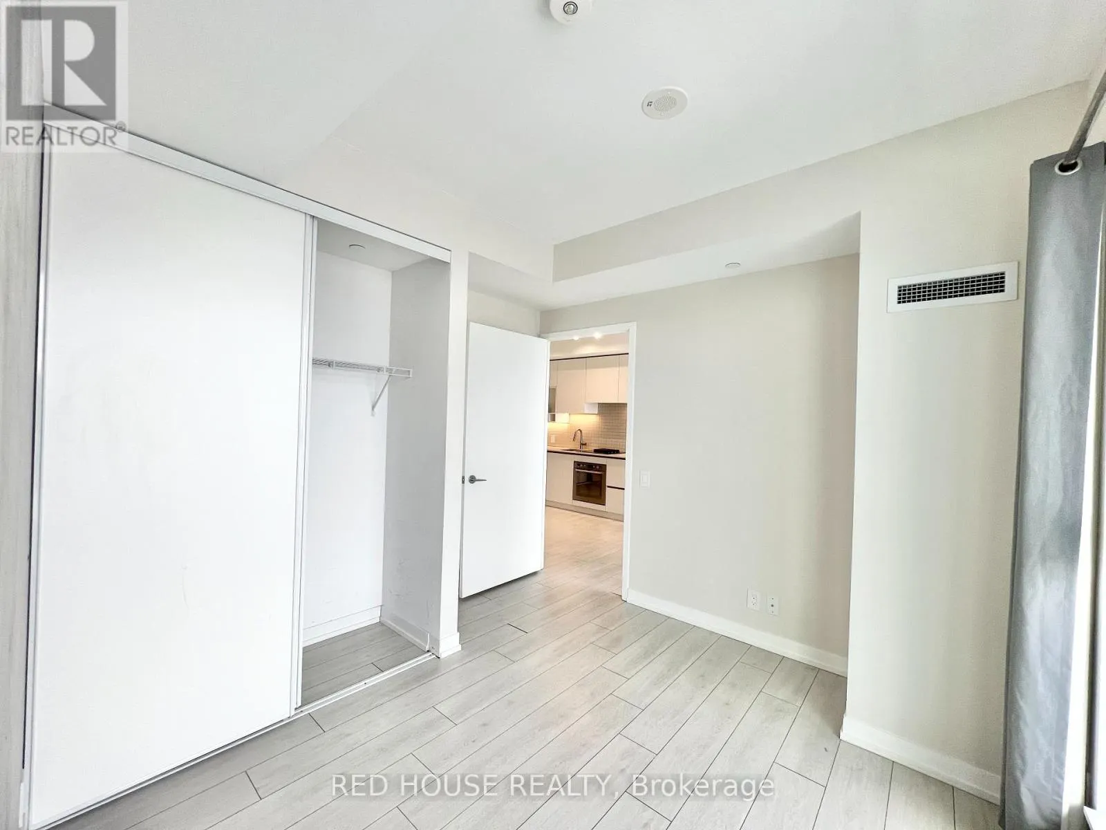 2111 - 898 PORTAGE PARKWAY