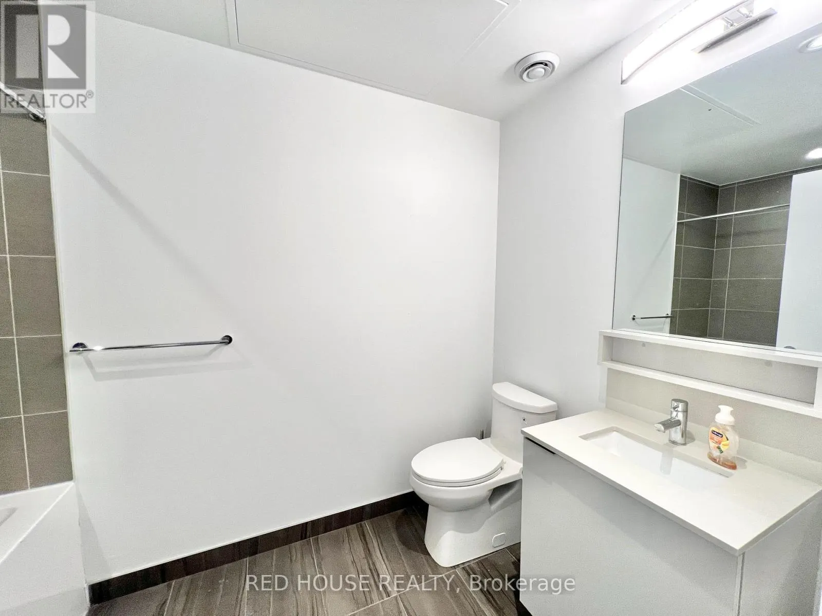 2111 - 898 PORTAGE PARKWAY
