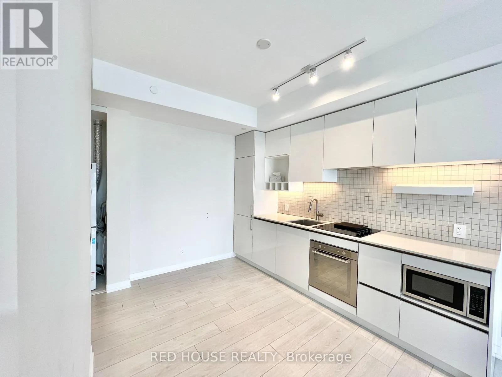 2111 - 898 PORTAGE PARKWAY