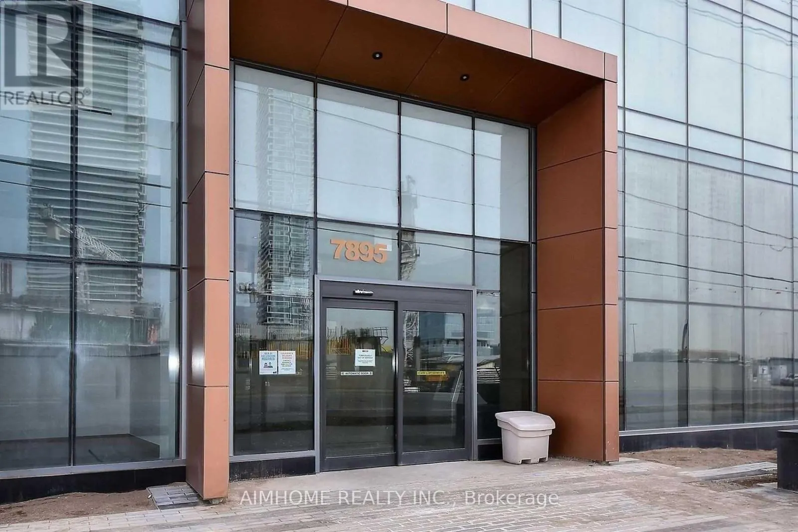 601 - 7895 JANE STREET