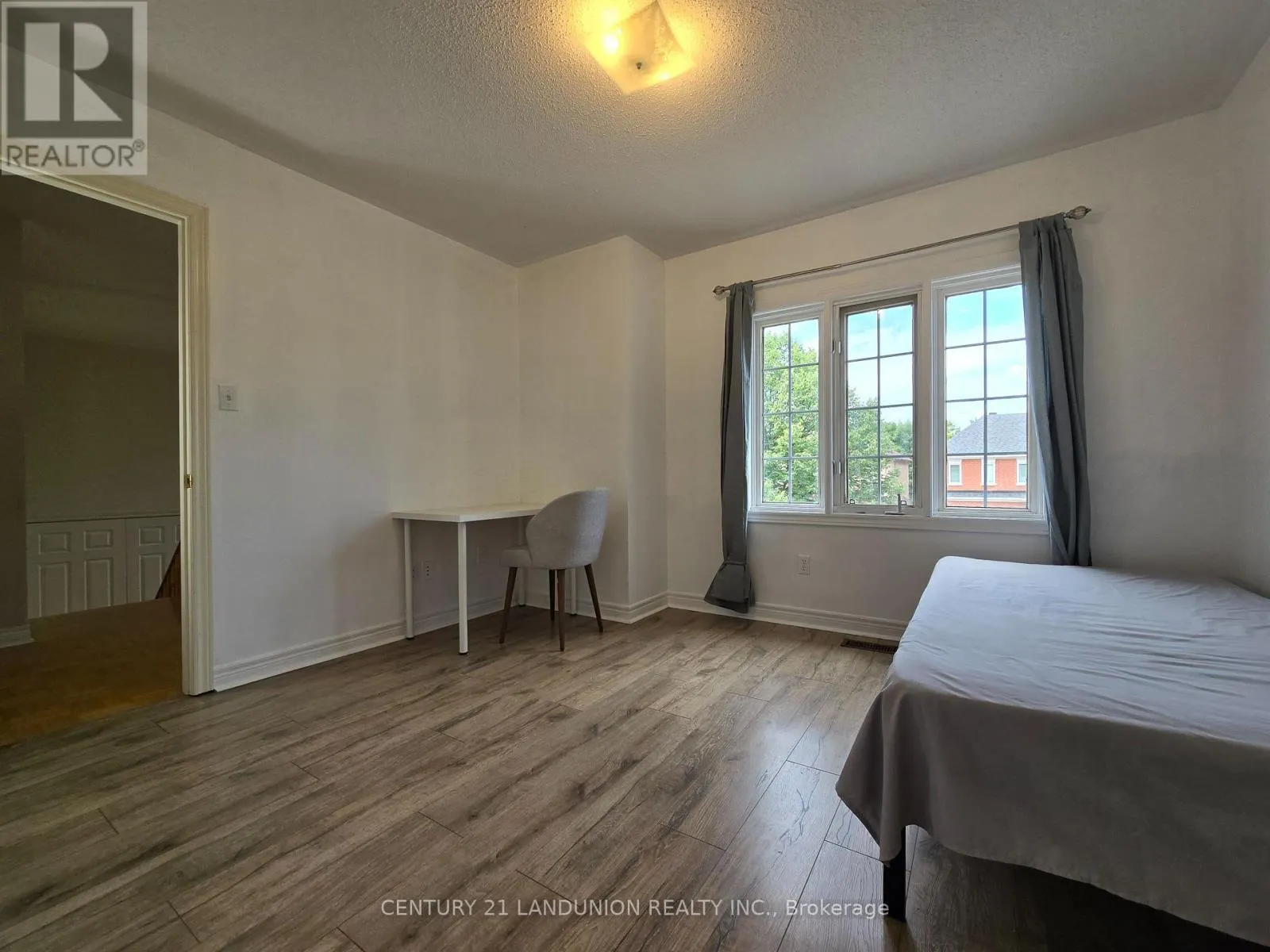 3 RMS - 15 ANNINA CRESCENT