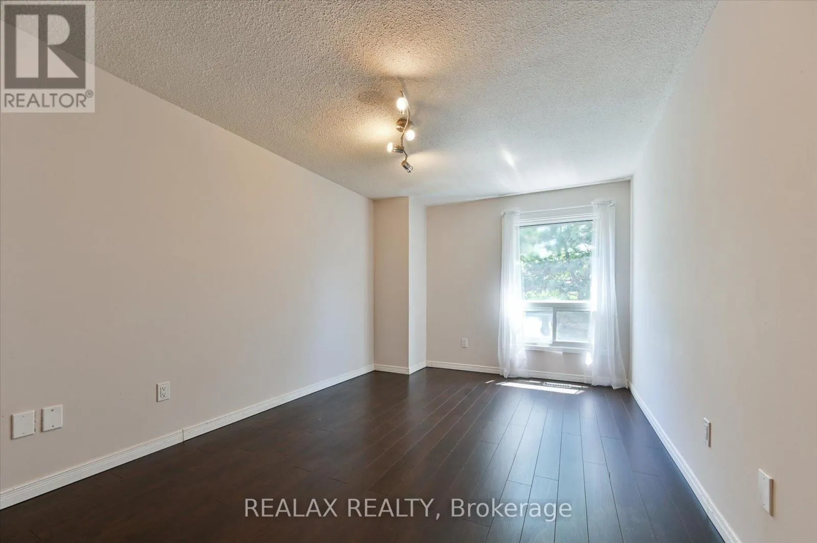 6 KINDALE WAY