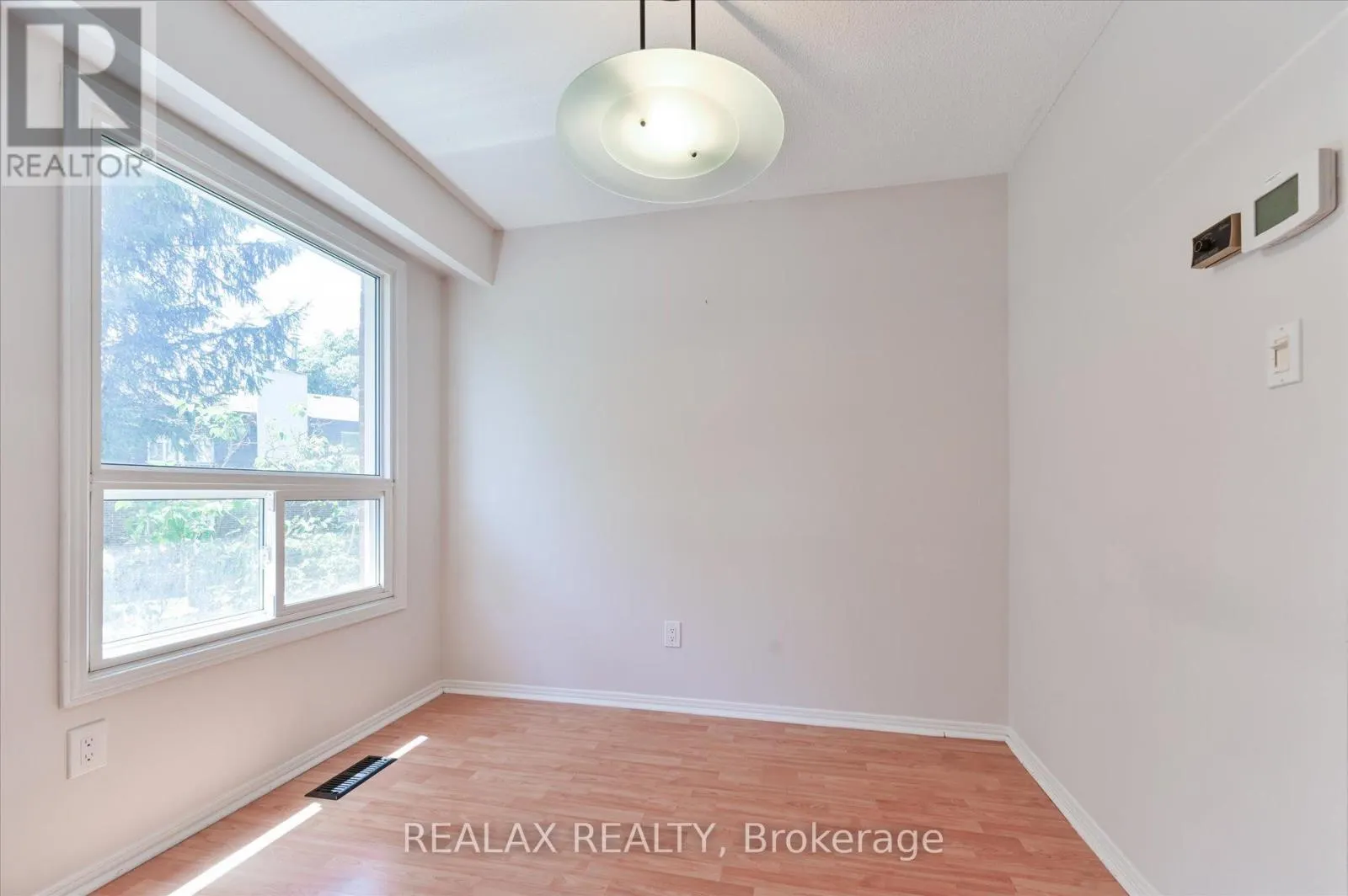 6 KINDALE WAY