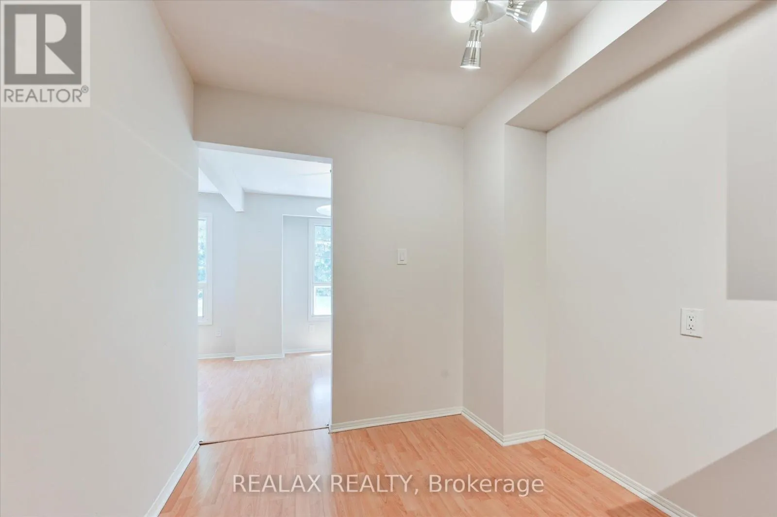 6 KINDALE WAY