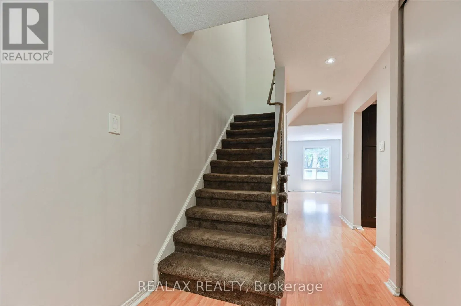 6 KINDALE WAY