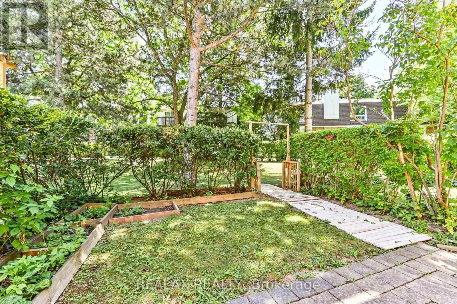 6 KINDALE WAY