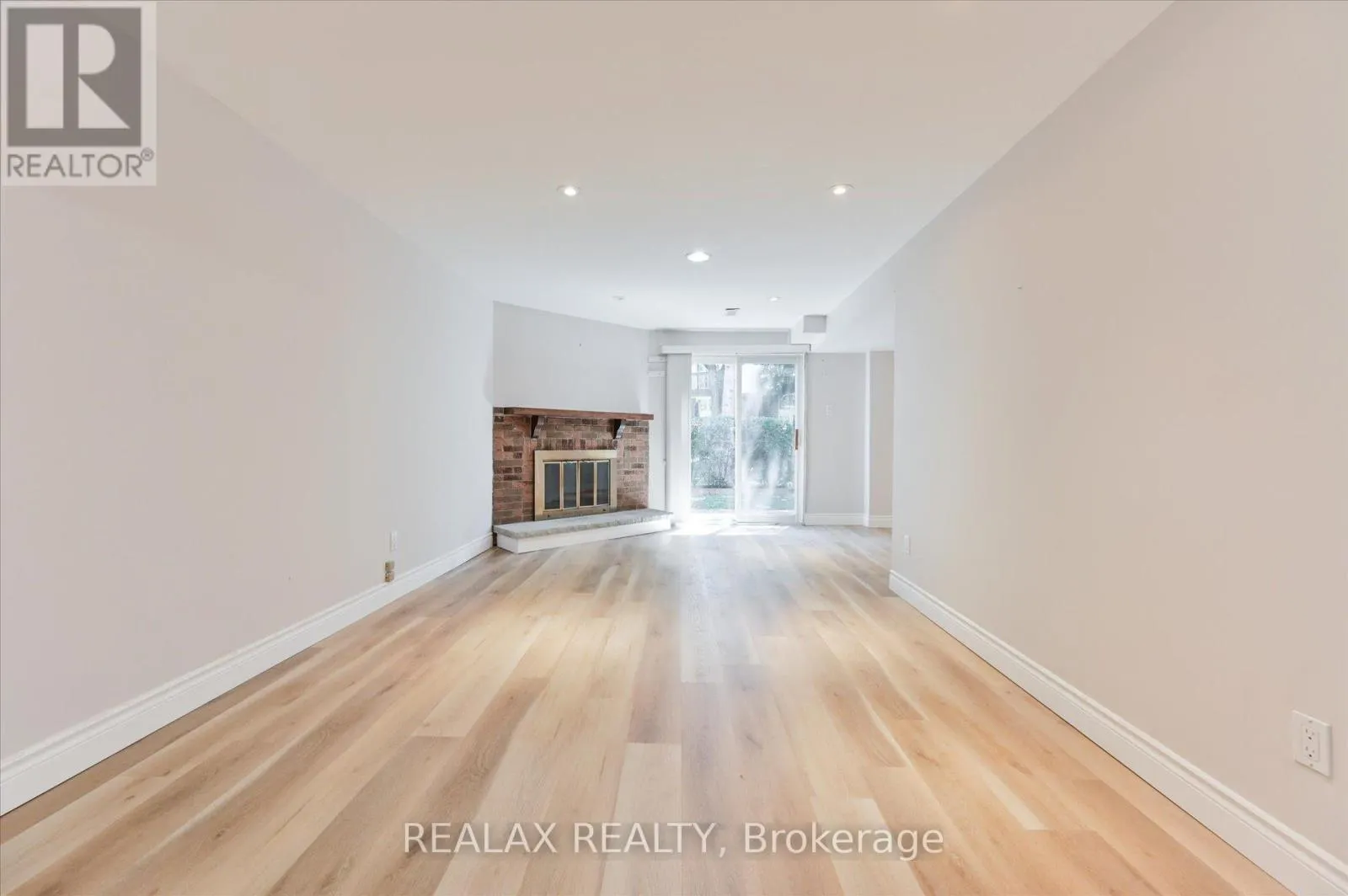6 KINDALE WAY