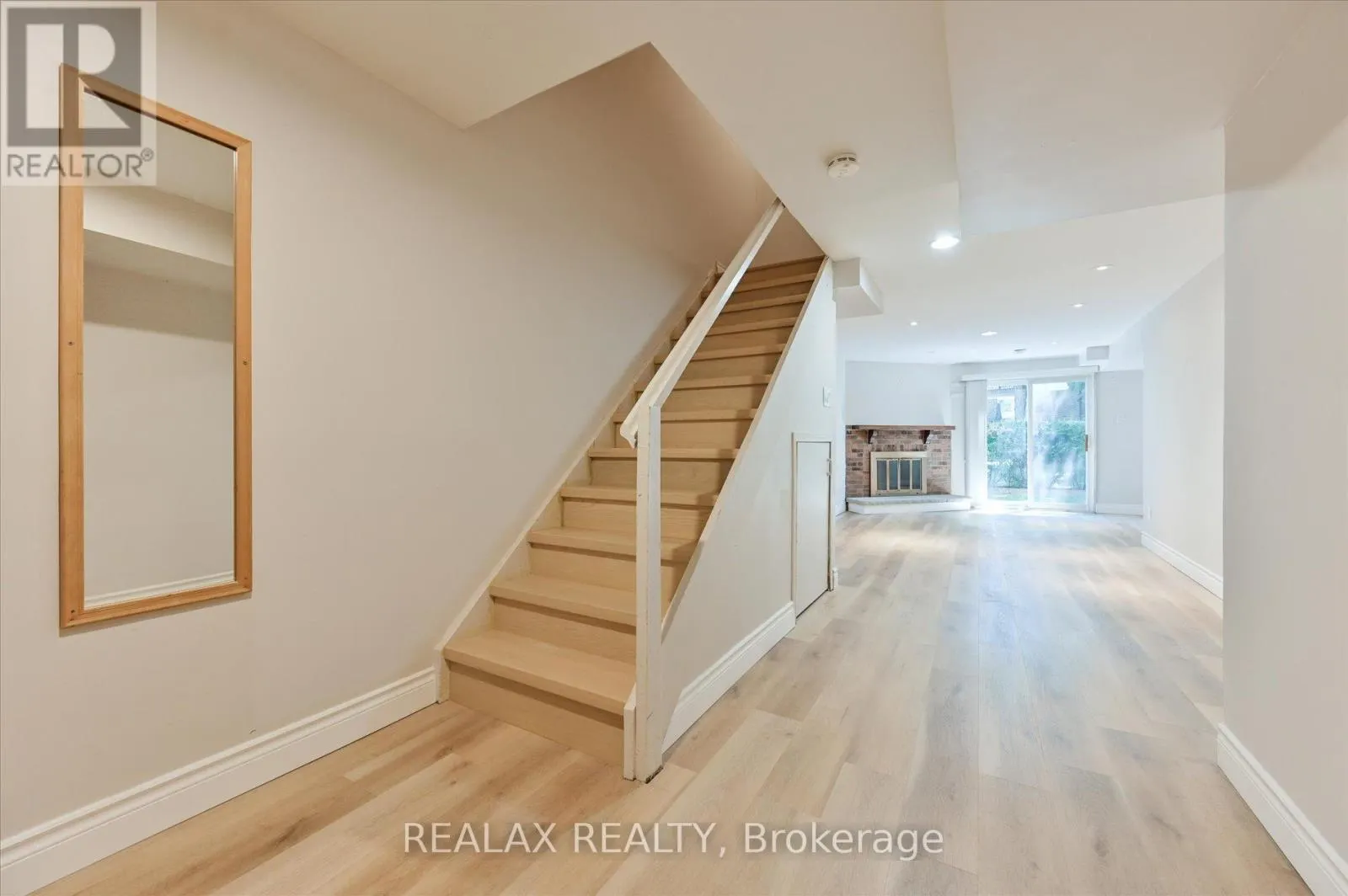 6 KINDALE WAY