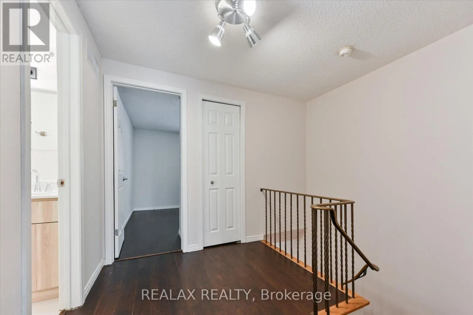 6 KINDALE WAY