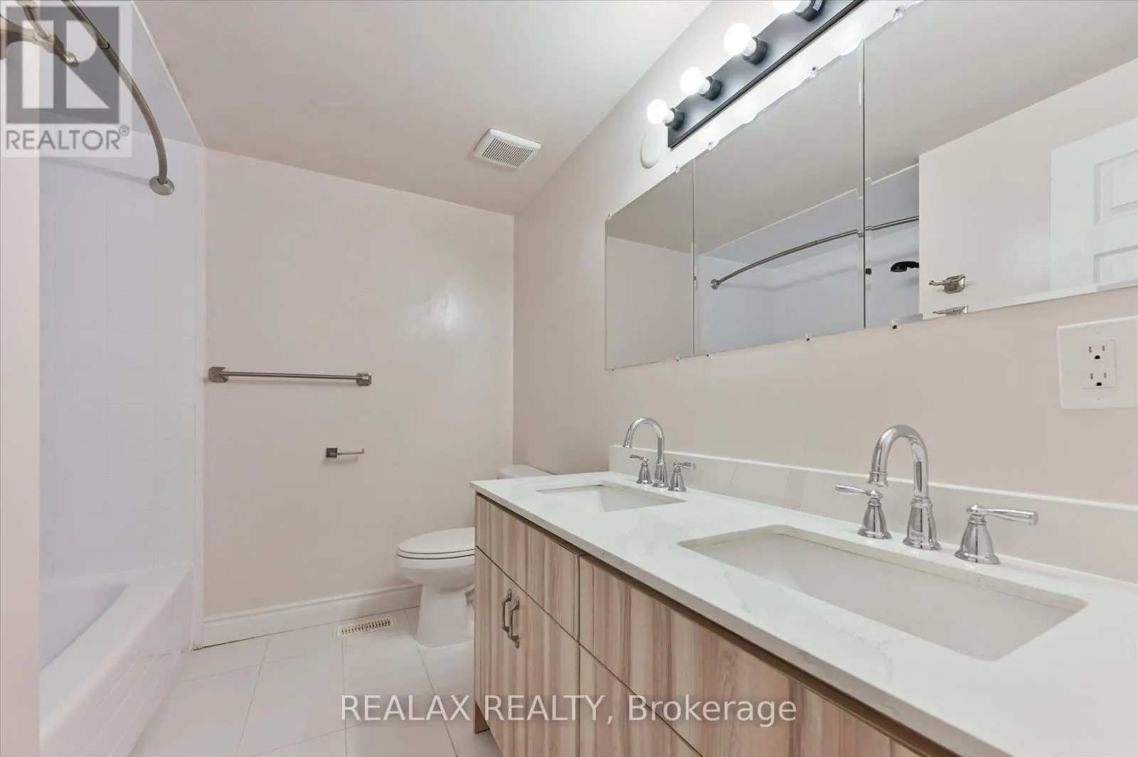 6 KINDALE WAY