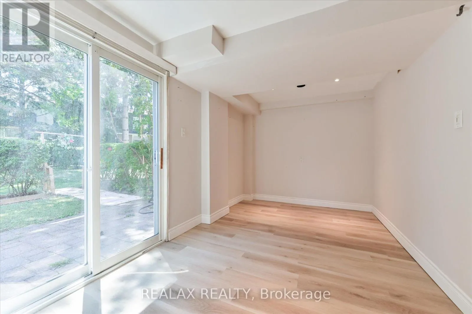 6 KINDALE WAY