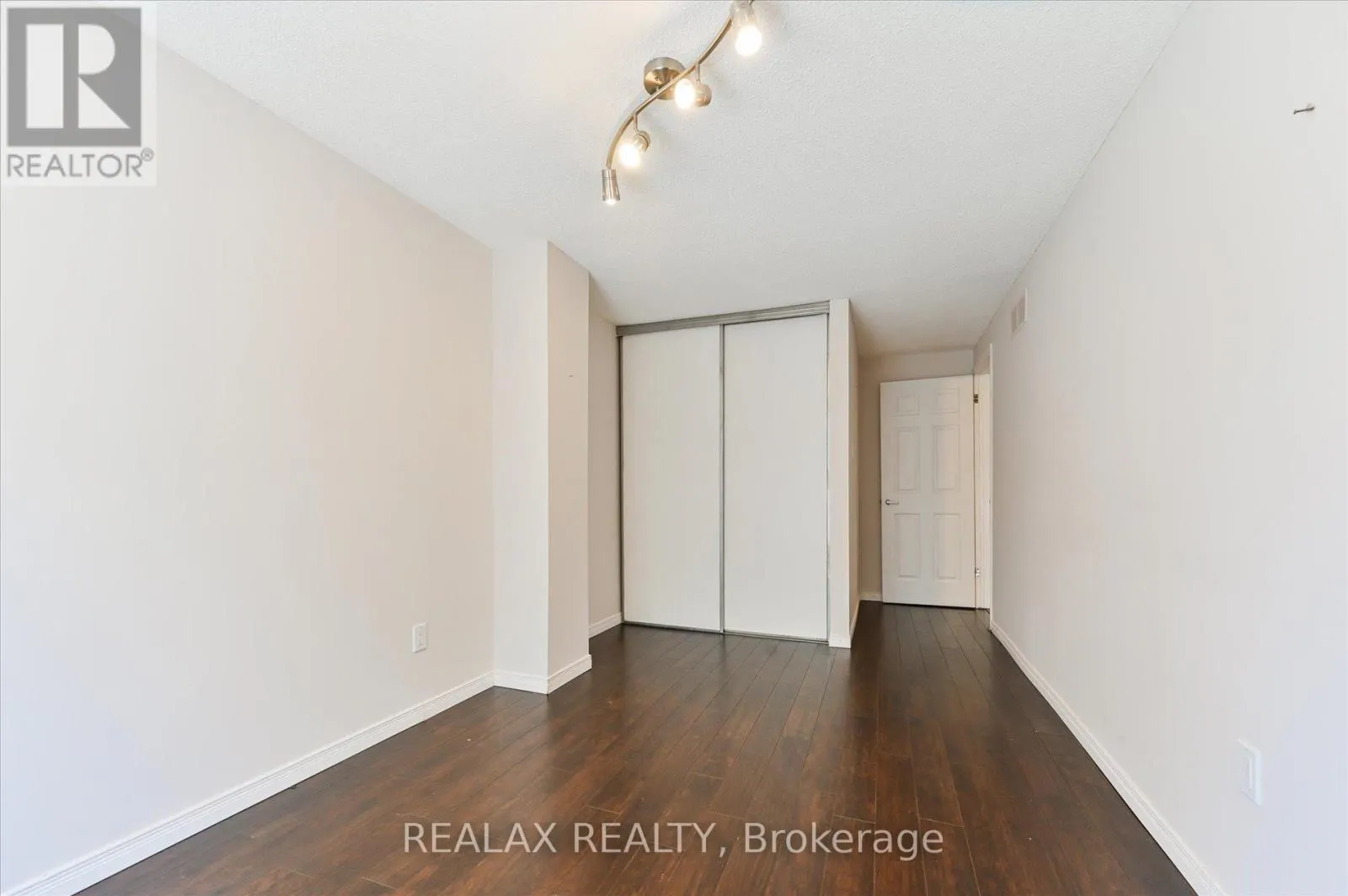 6 KINDALE WAY