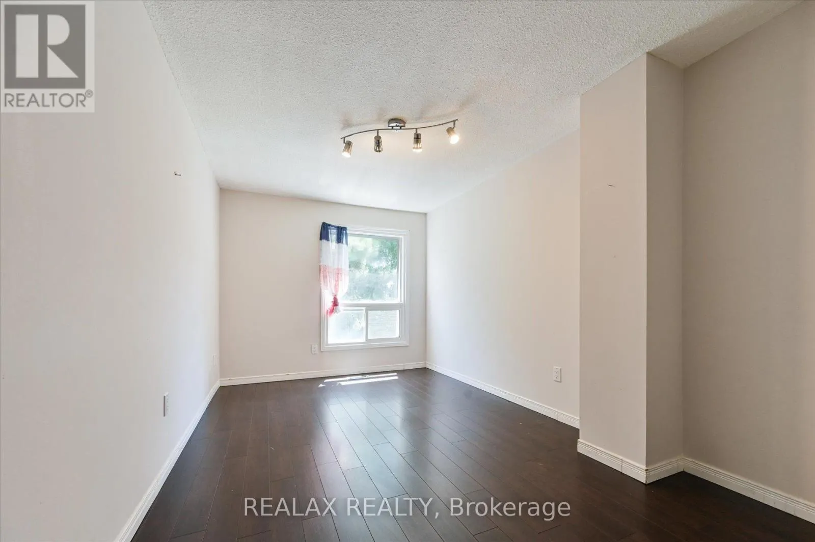 6 KINDALE WAY