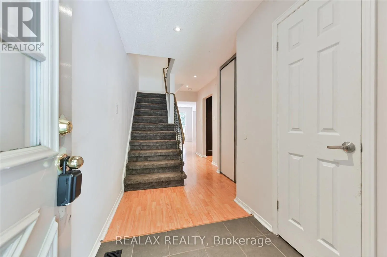6 KINDALE WAY