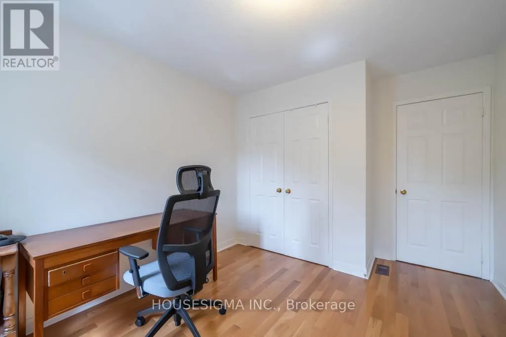 40 BROWNSTONE CIRCLE
