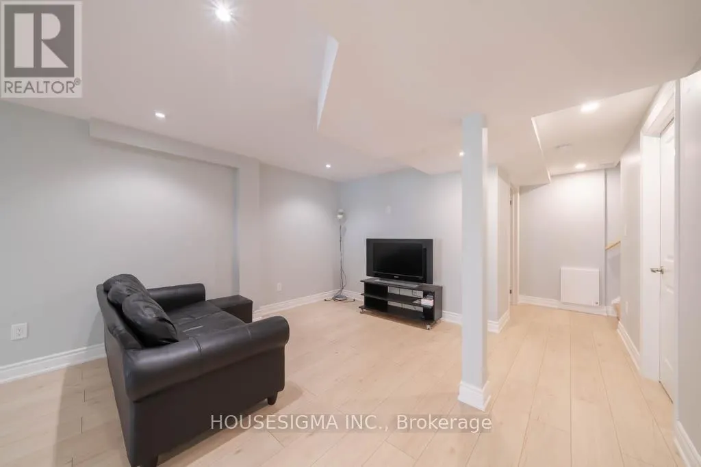 40 BROWNSTONE CIRCLE